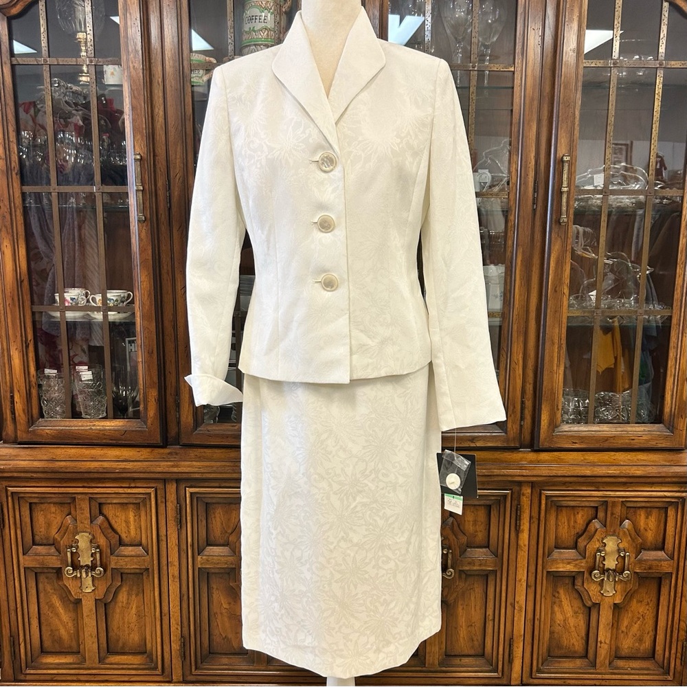 NEW W/ Tags Le Suit Cotton Blend Skirt Suit